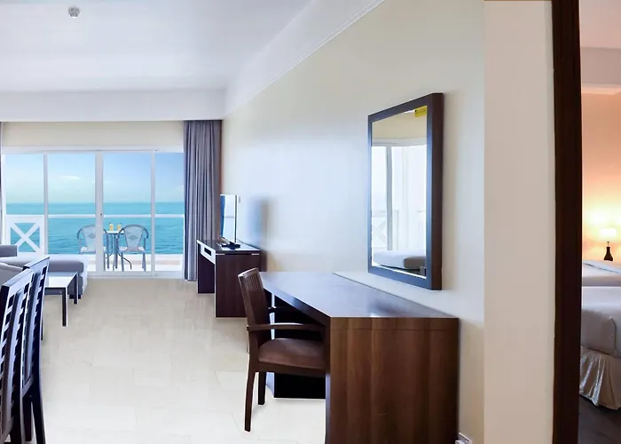 Ramada By Wyndham Beach Hotel Ajman